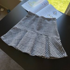 MOTE Size S White  Black Houndstooth Check Ruffle Hem Mini Skirt